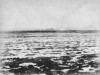 1月30日，杨家滩附近，清军战舰直接炮击了日步兵第五联队（冒黑烟者为镇远舰，后面可能是来远舰）。日军步兵第五联队遭到铁甲舰巨炮的沉重打击。