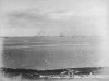 日军占领了清军的炮台后，正利用缴获的炮台重炮在和北洋舰队进行炮战。